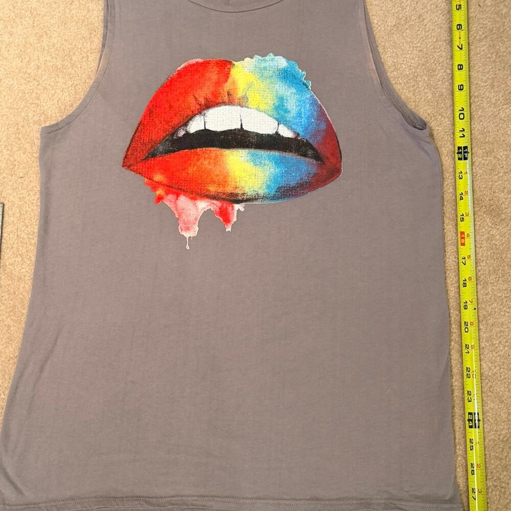 Zutter USA Women's S Muscle Tank Gray Watercolor Rainbow Lips Graphic Tee Top